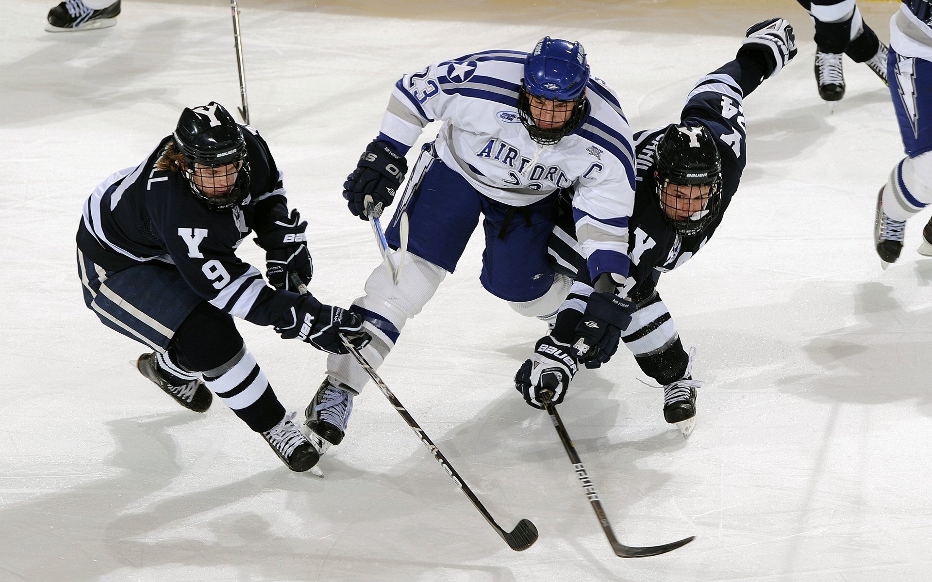 西班牙《马卡报》:瑞士雪地足球开创“极地控球”流派